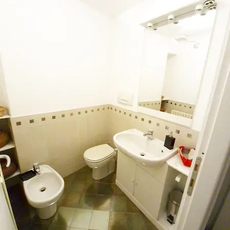 Casa Di Fronte Alle Piste Da Sci Campo Da Golf Apartmán *