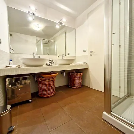 Casa Di Fronte Alle Piste Da Sci Campo Da Golf דירה *