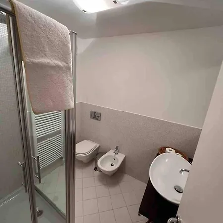 Casa Di Fronte Alle Piste Da Sci Campo Da Golf Apartmán *