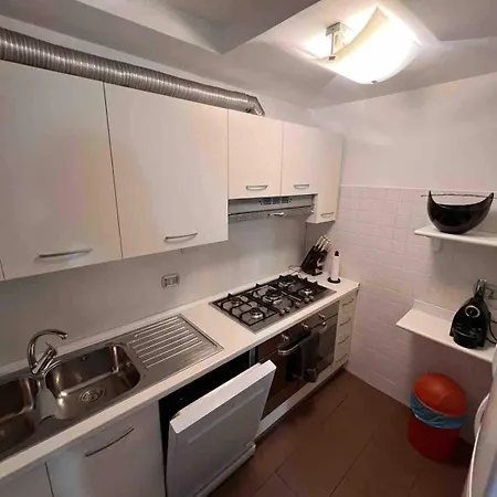 Casa Di Fronte Alle Piste Da Sci Campo Da Golf アパート