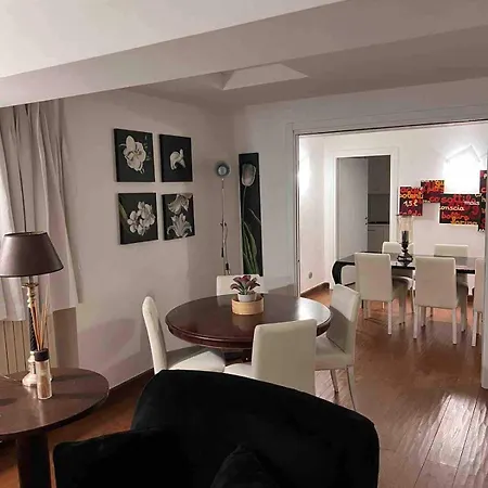 Casa Di Fronte Alle Piste Da Sci Campo Da Golf アパート *